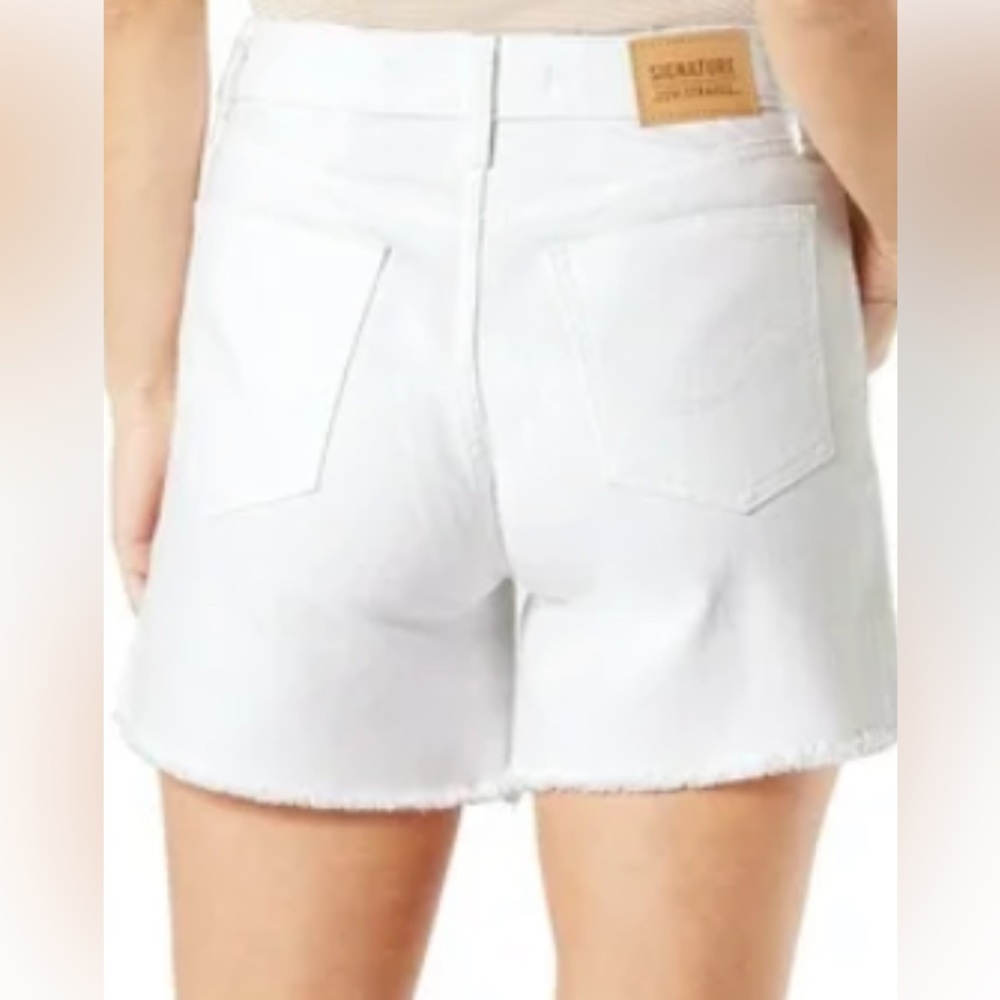 Plus size Levi’s woman’s white denim shorts